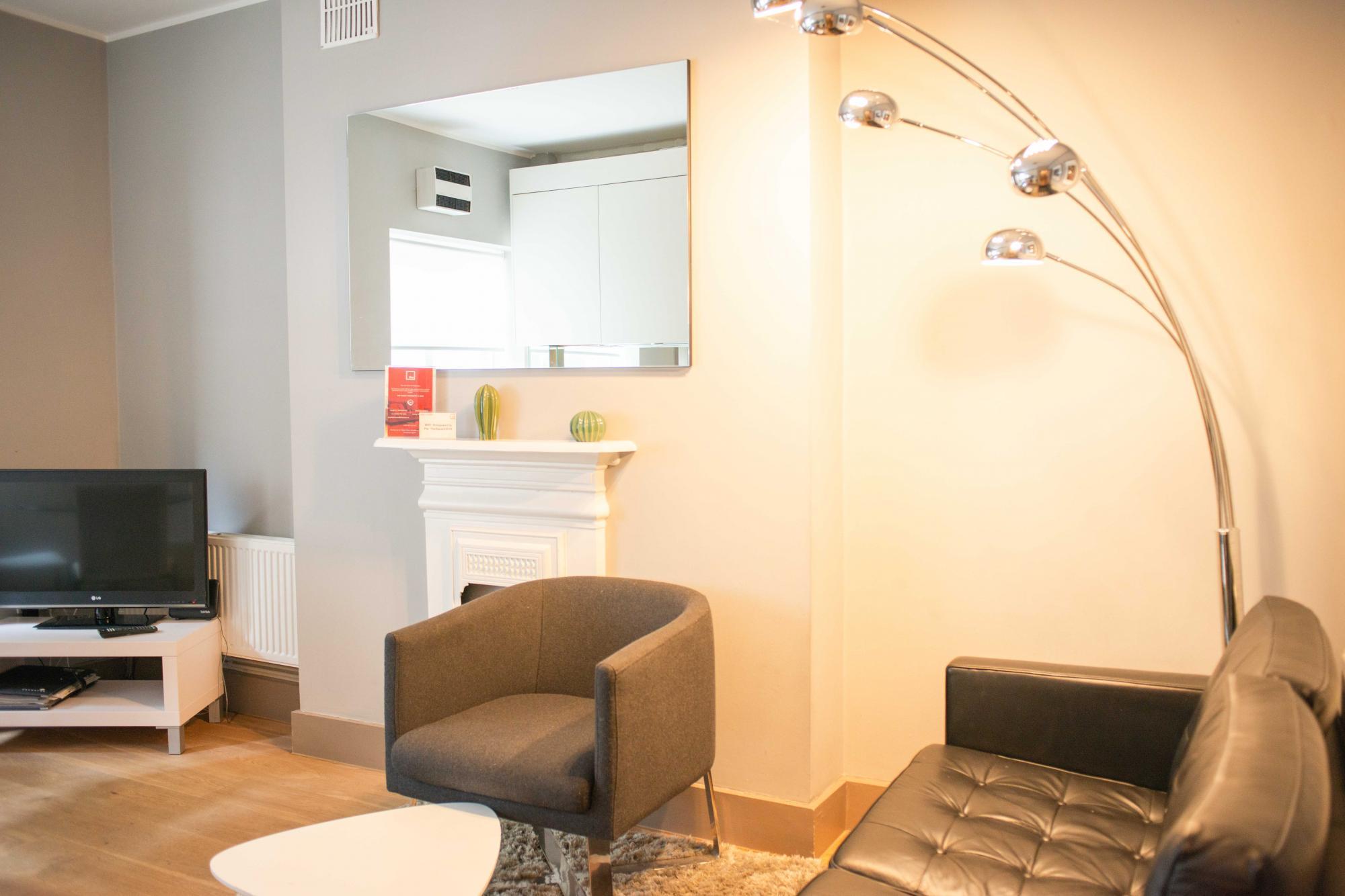 Basement Apartment in Heart of Central London 2