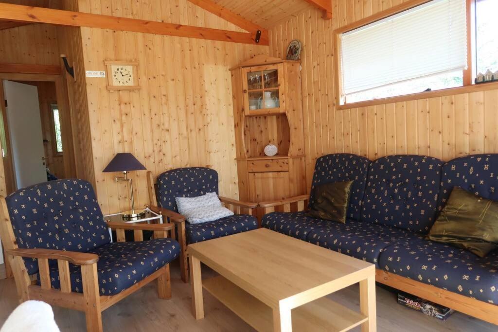 Cottage with Hot Tub in Beautiful Surroundings 1