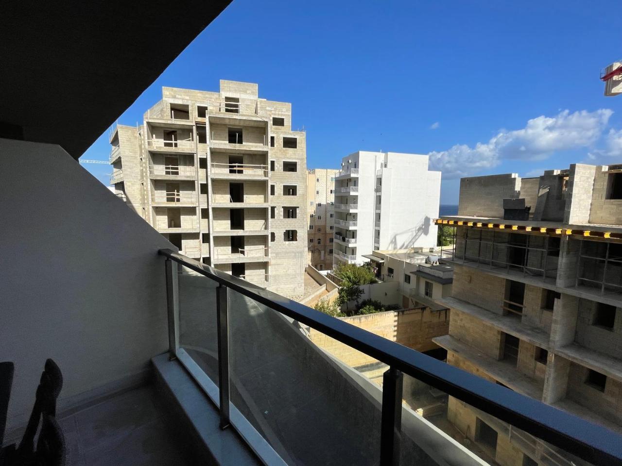 Blue Skies Family Apartment with Terrace 2