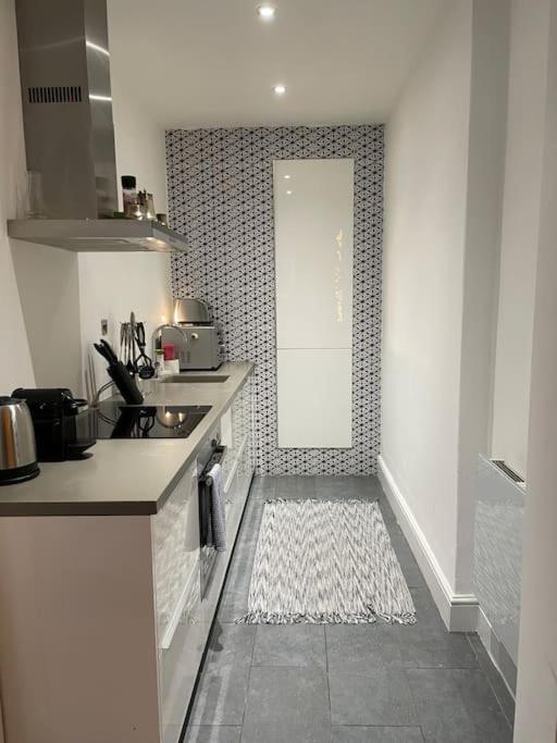 The Flat with the Heart 2