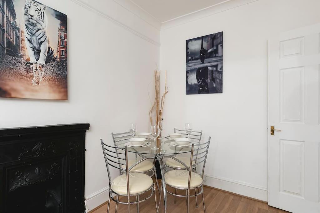 Gorgeous One Bed Aircon Apt in the Heart of Central London 2