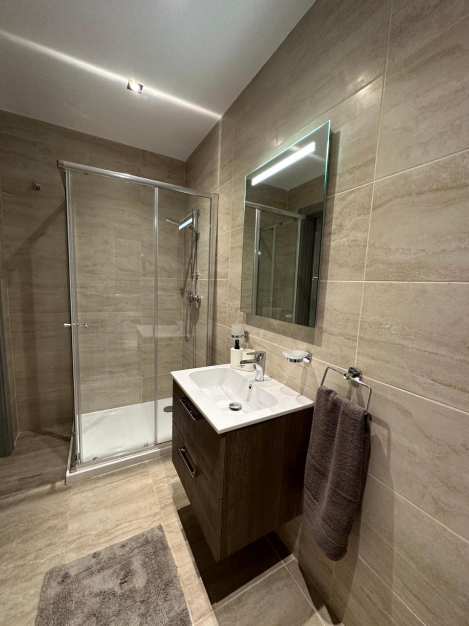 Seaside Luxury Apartment 2