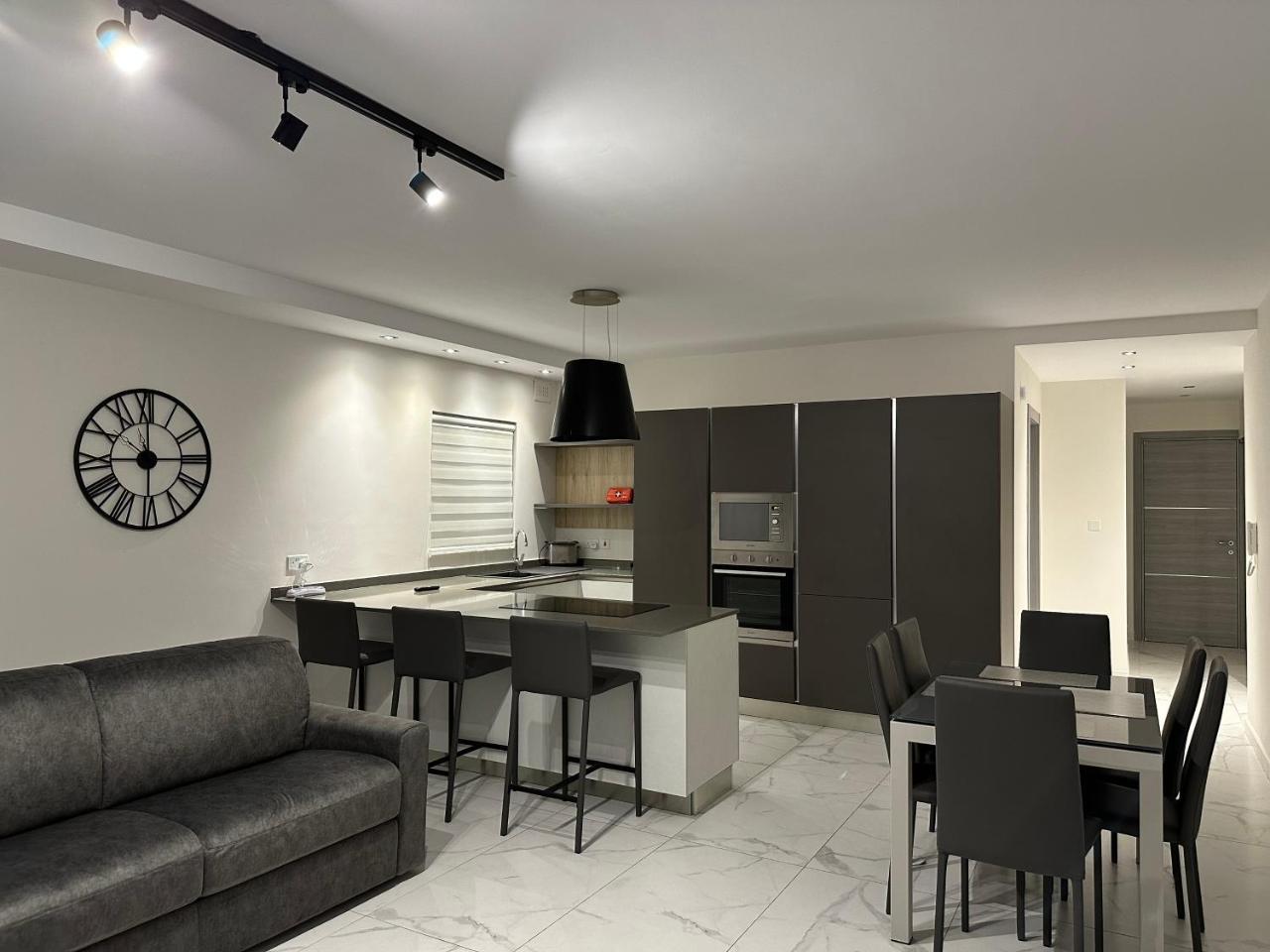 Seaside Luxury Apartment