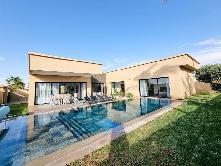 Villa Bahia, Piscine , Personnels Inclus 1