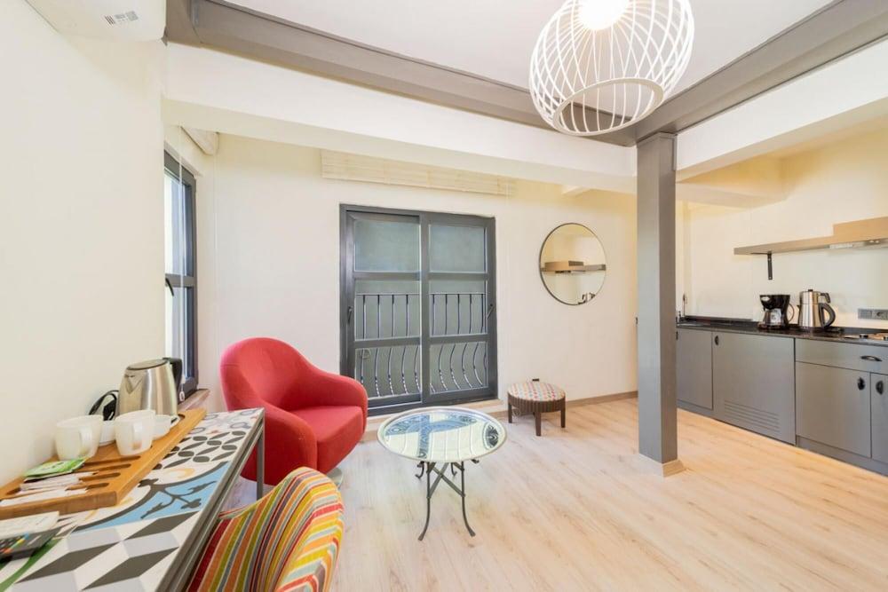 Delightful Flat Near Hadrian S Gate 2