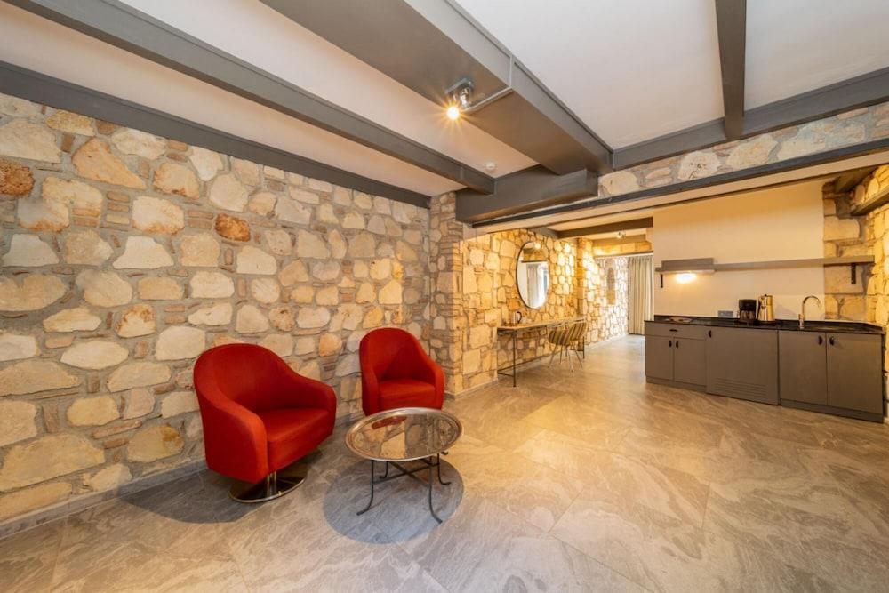 Charming Hotel Room Near Hadrian S Gate 1