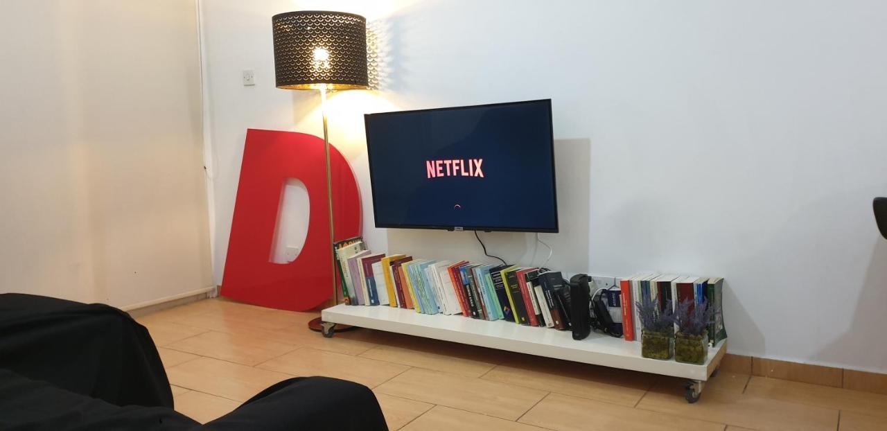 Lina's Home & Pool - Breakbooking Cy 1