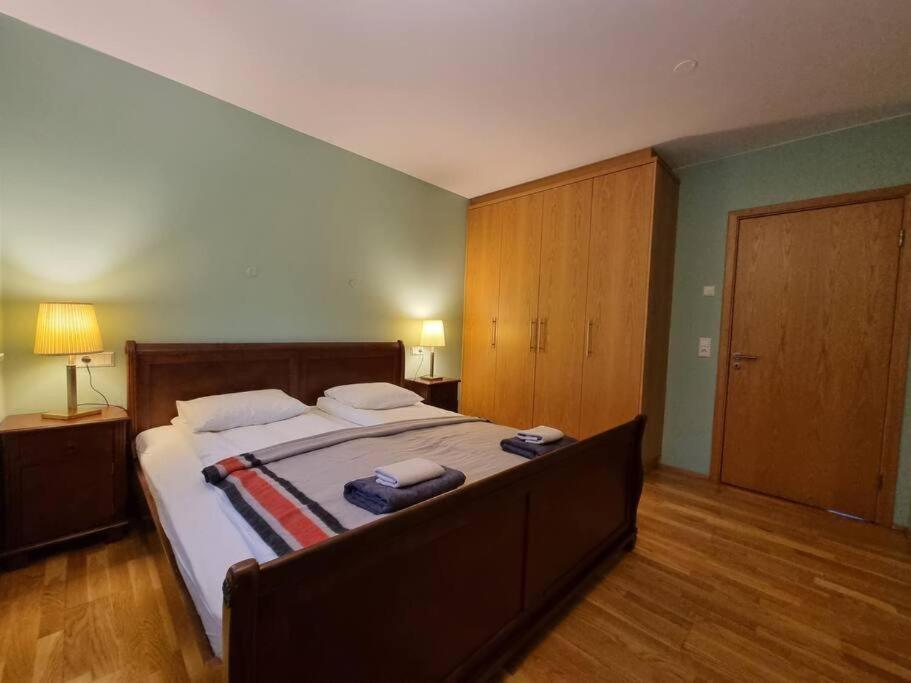 Quite Neighbourhood, Stekkjartun 28