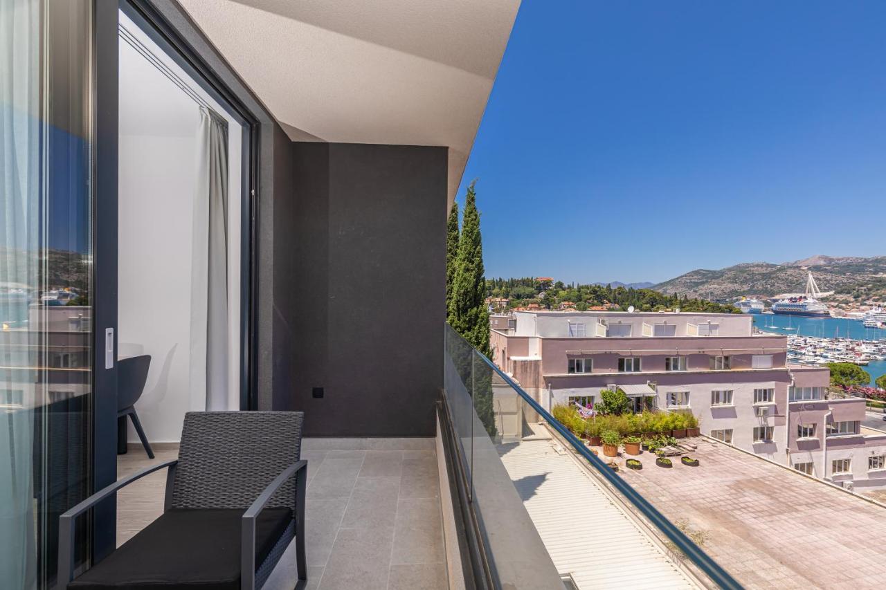 Stella Lovely Studio with Balcony And Free Parking 1