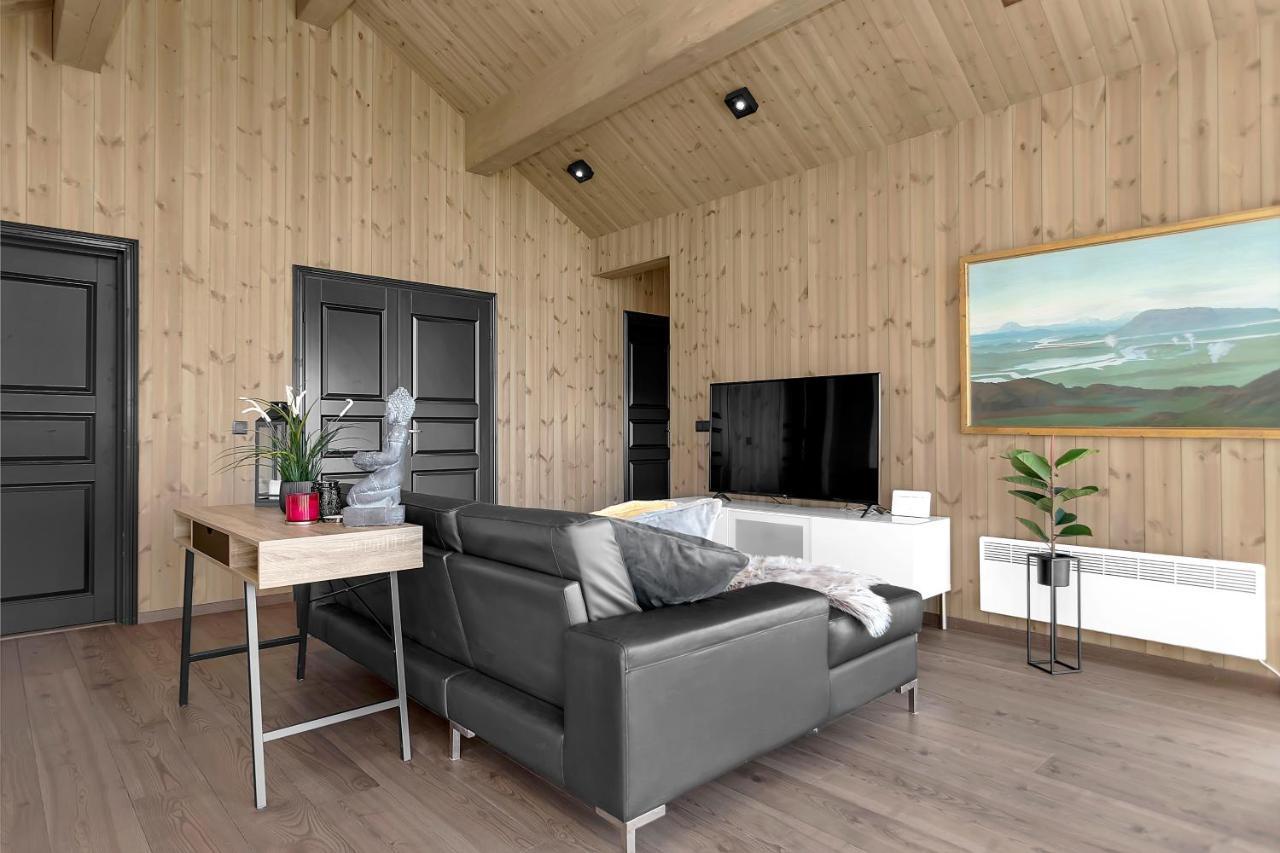 Luxury Country Cottage with 360° Mountain View 1