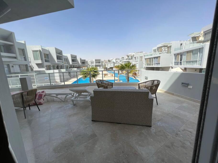 Ground Floor One Bedroom Overlooking the Pool. 2