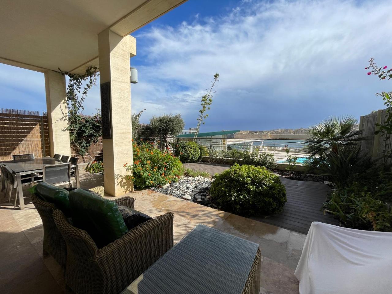 Luxury Apartment Facing Valletta 2