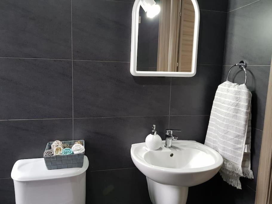 Cozy Apartment Close To the Sea 4 2