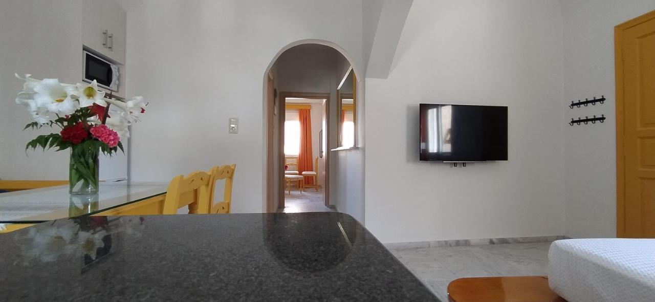 Chariot Apartments Santorini 2