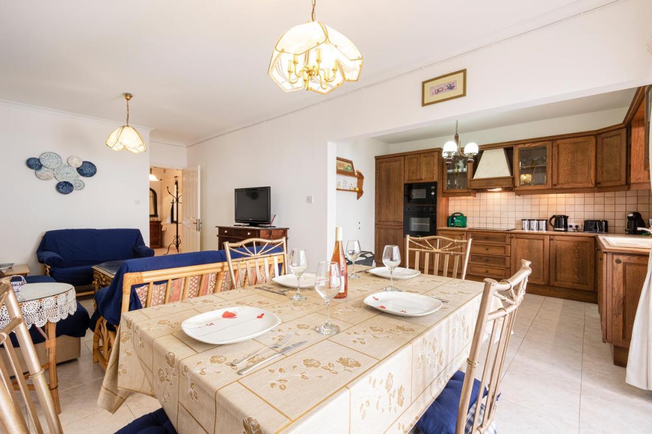 Isa1-Seaside 3 Bedroom Spacious Apt Great Location 1