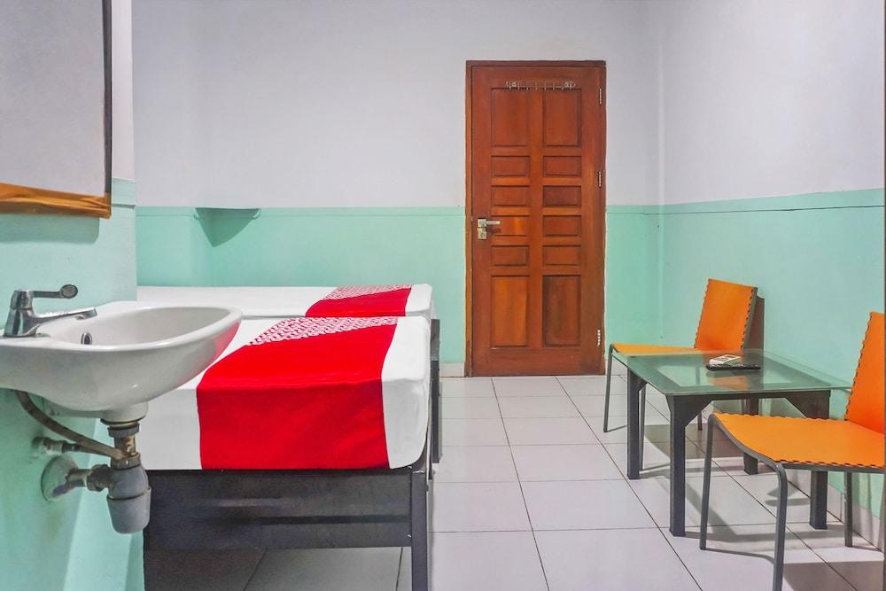 Oyo 90856 Wisma Favorite Makassar 2