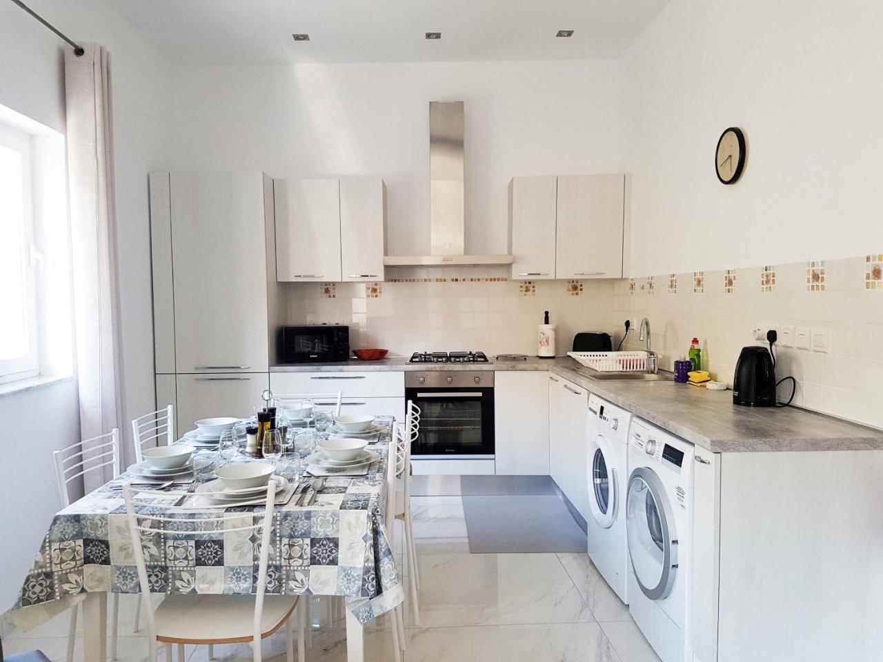 Ac1- Prime Location 3 Bedroom Apt in St.Julian's 2