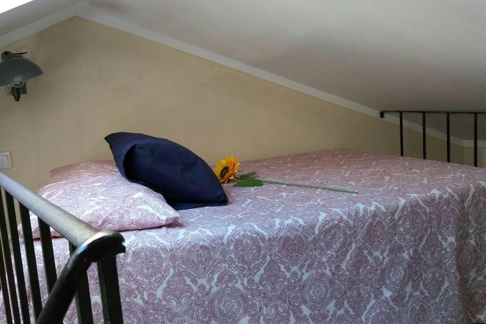 Stunning 2-Bed House in Beautiful Area of Lisboa 1