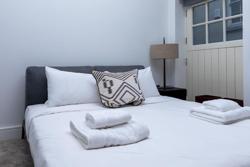 Central And Unique 1 Bedroom Mews House in Mayfair 1