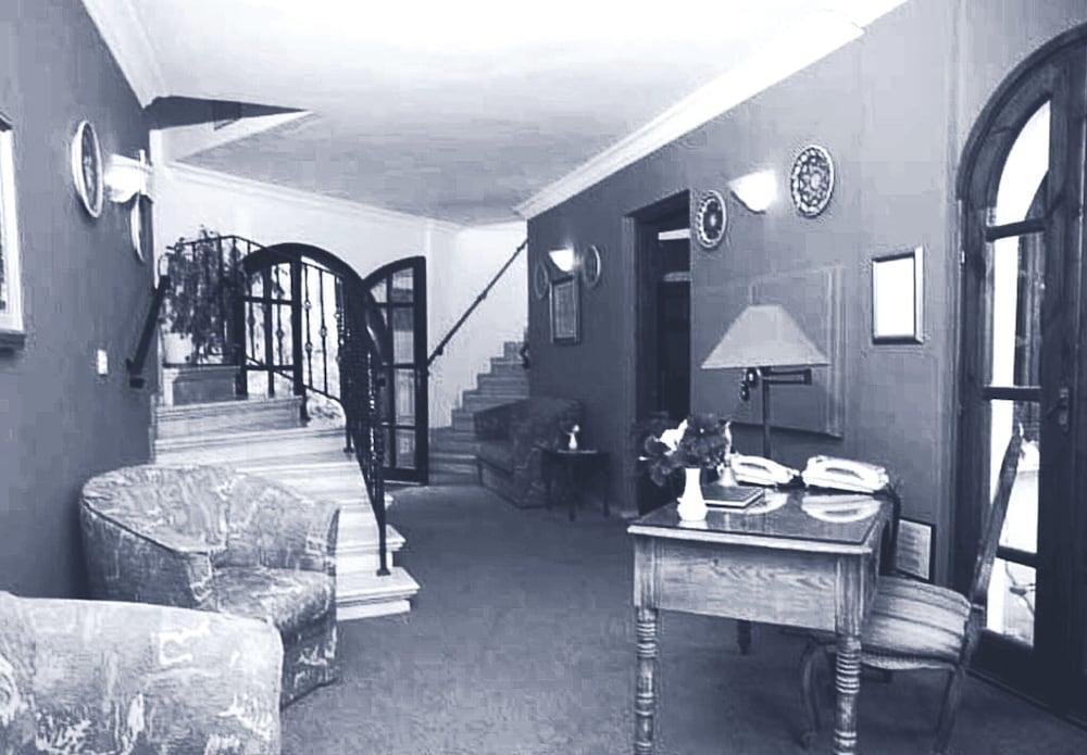 Bellapais Abbey Hotel