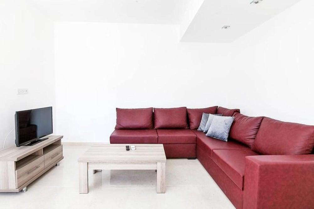 Peaceful Flat with Shared Pool Near Sea in Kyrenia 1