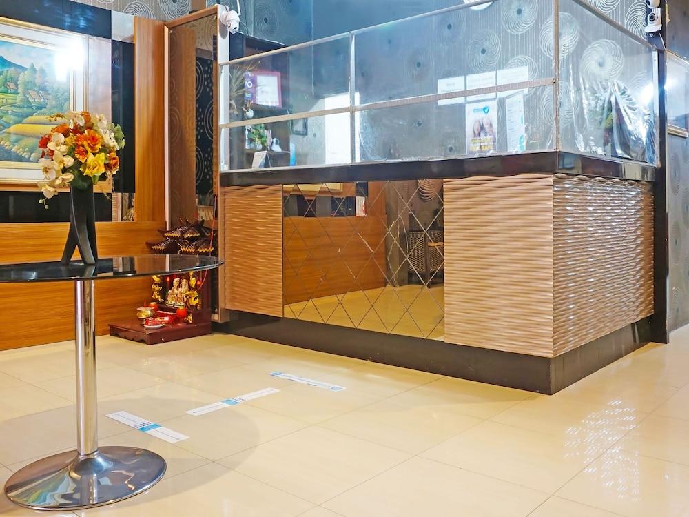 Collection O 91565 Hotel Grand Populer 2