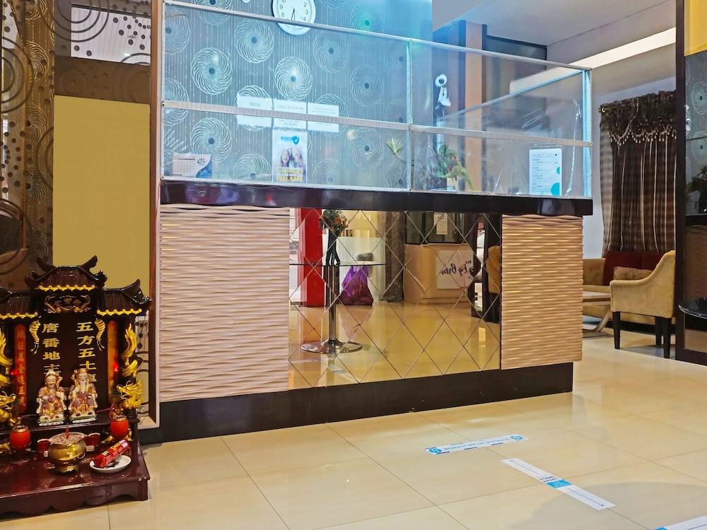 Collection O 91565 Hotel Grand Populer 1