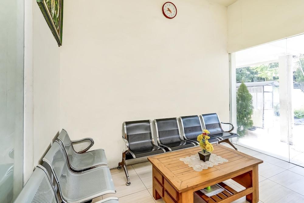 Benlin D'kost Syariah by Oyo 1