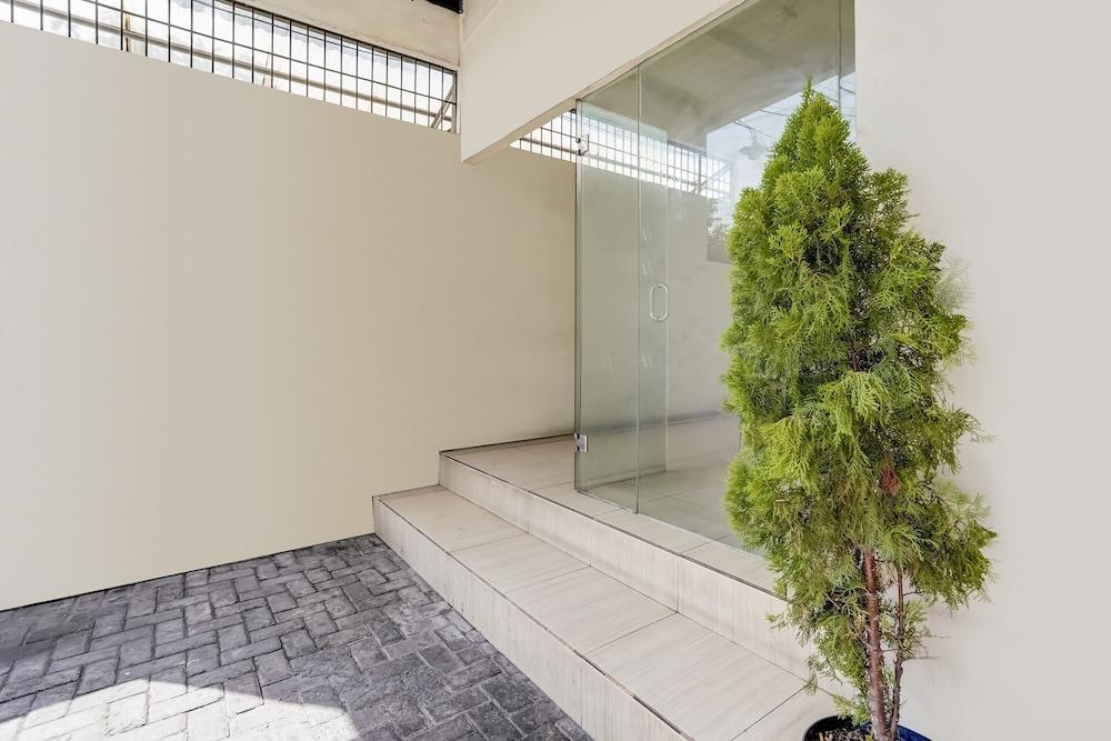 Benlin D'kost Syariah by Oyo