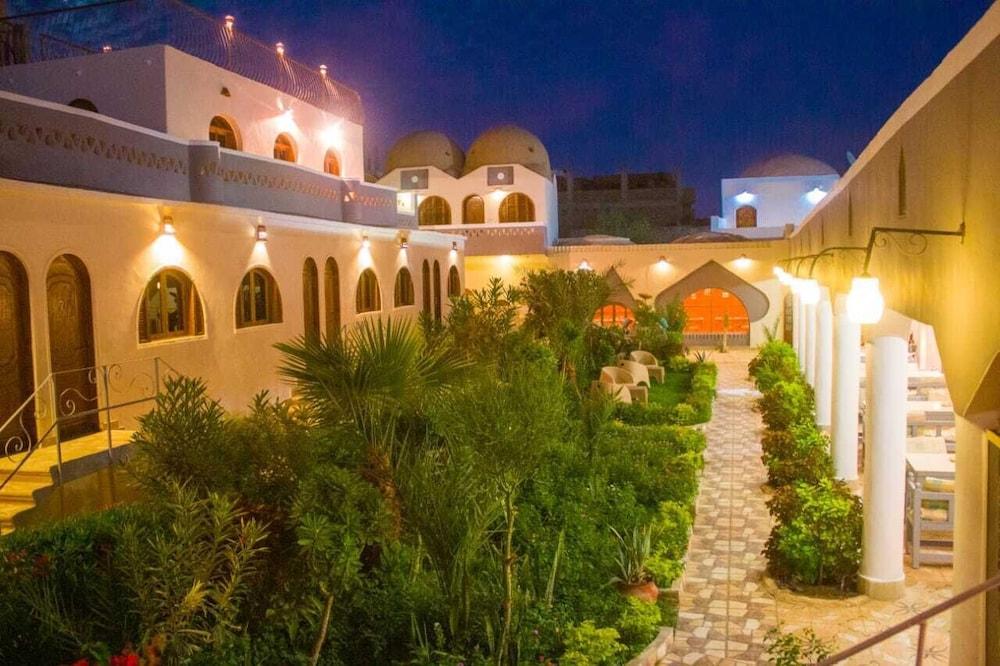 Desert Paradise Hotel