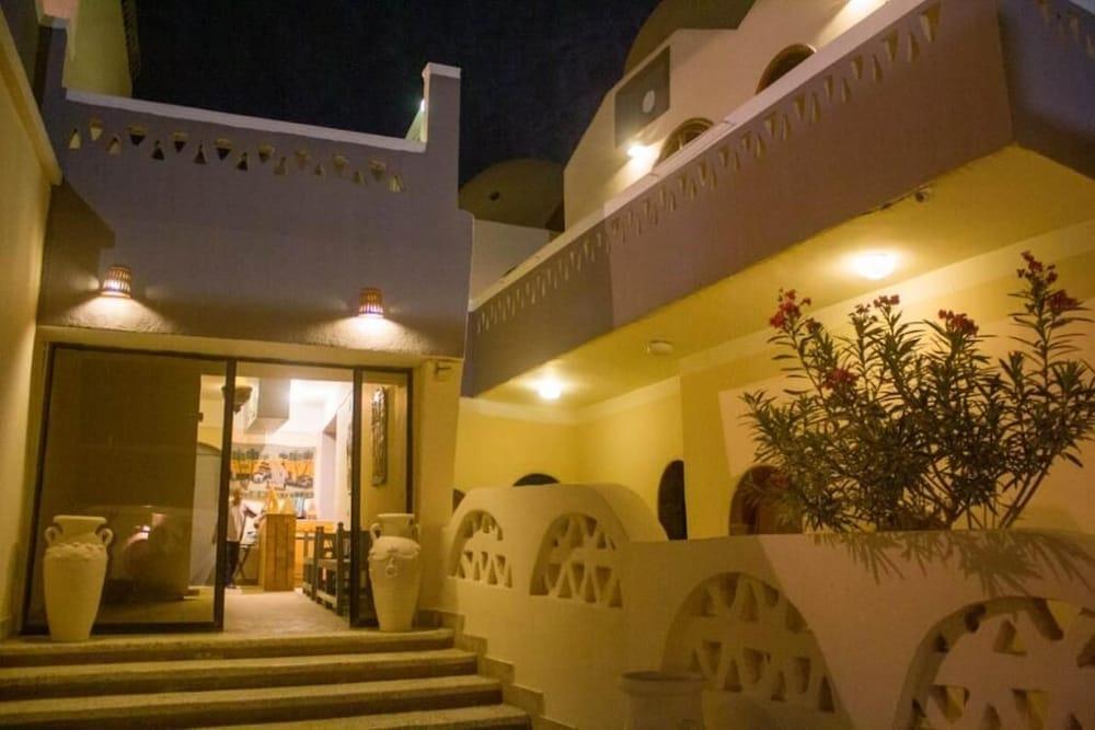 Desert Paradise Hotel 2