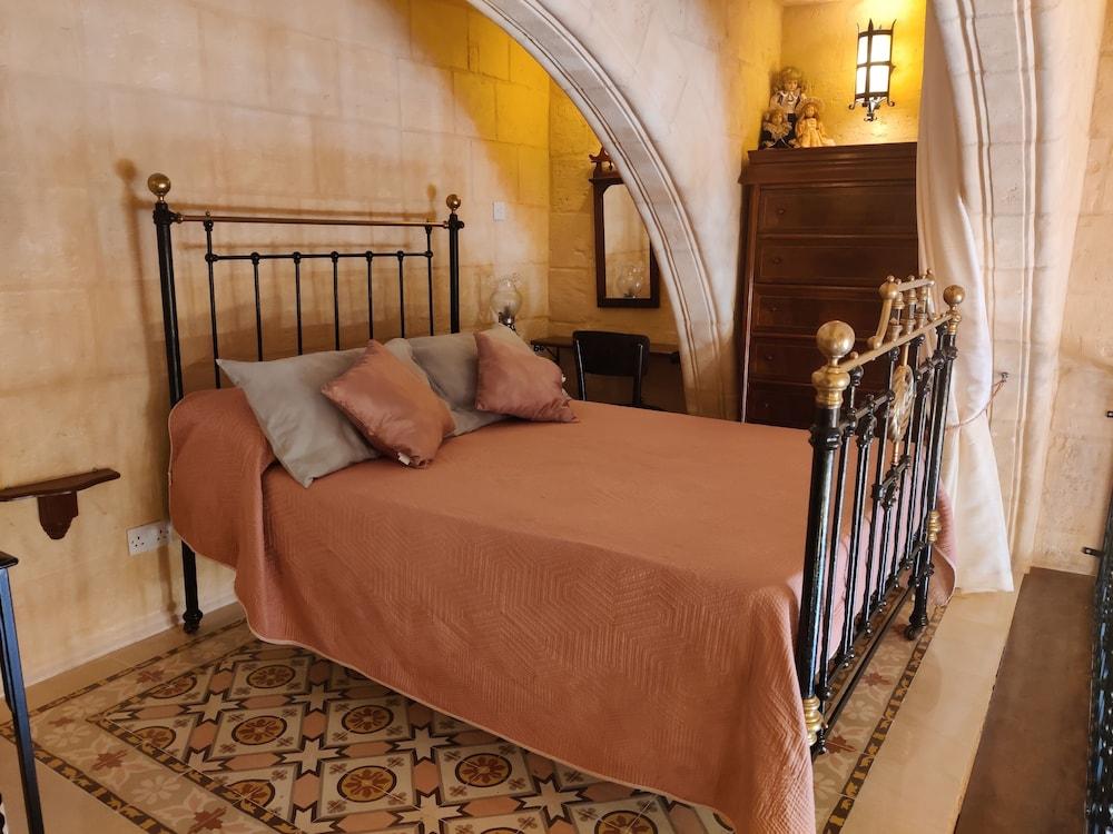 Valletta Ta' Golina Corner House 2