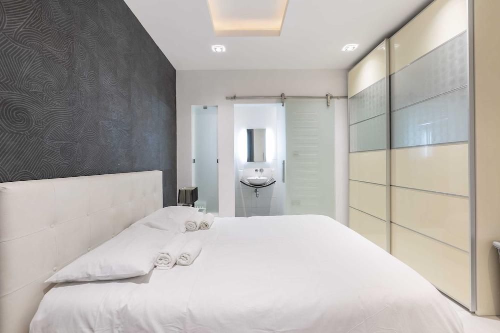 Bluemarine Suite-Hosted by Sweetstay 1