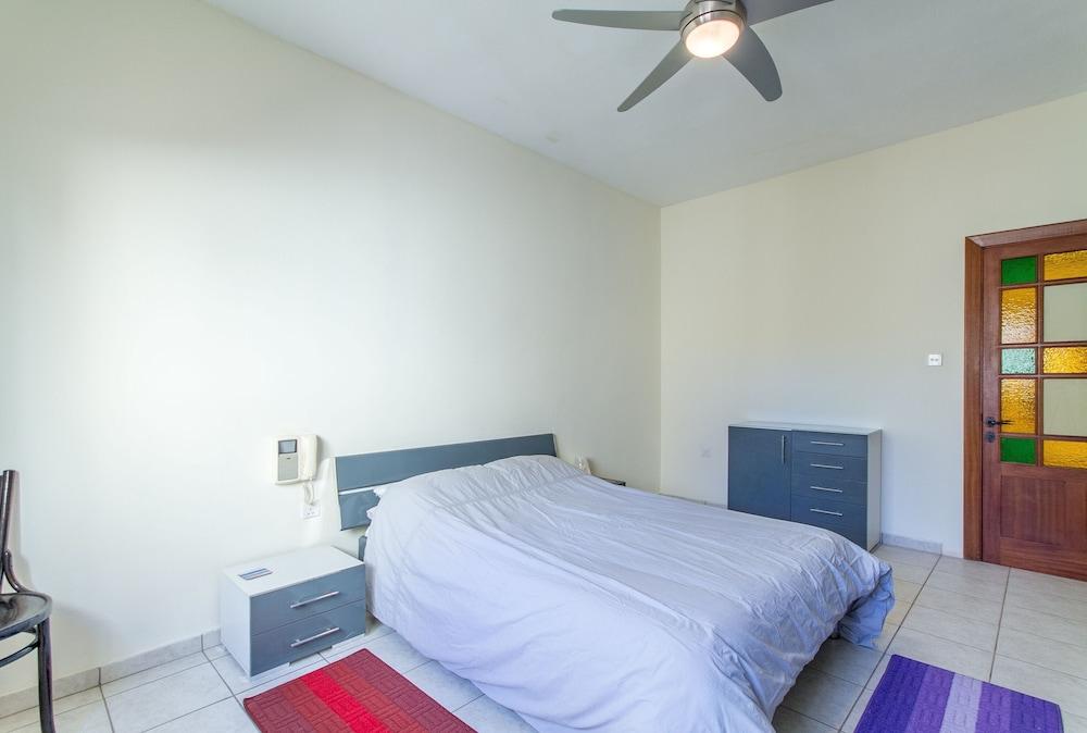 Well Located Townhouse & Courtyard Kalka 2