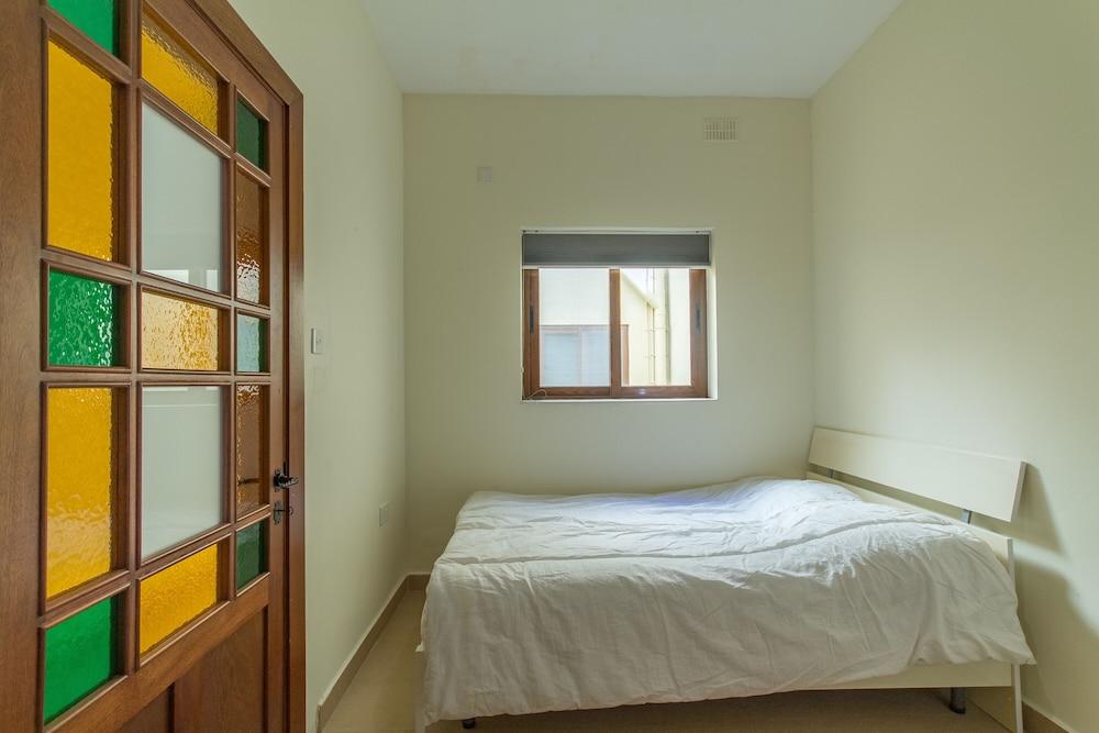 Well Located Townhouse & Courtyard Kalka 1