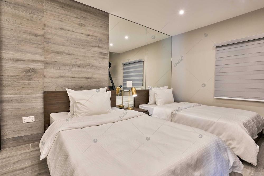 Luxury House with Pool-Hosted by Sweetstay 1