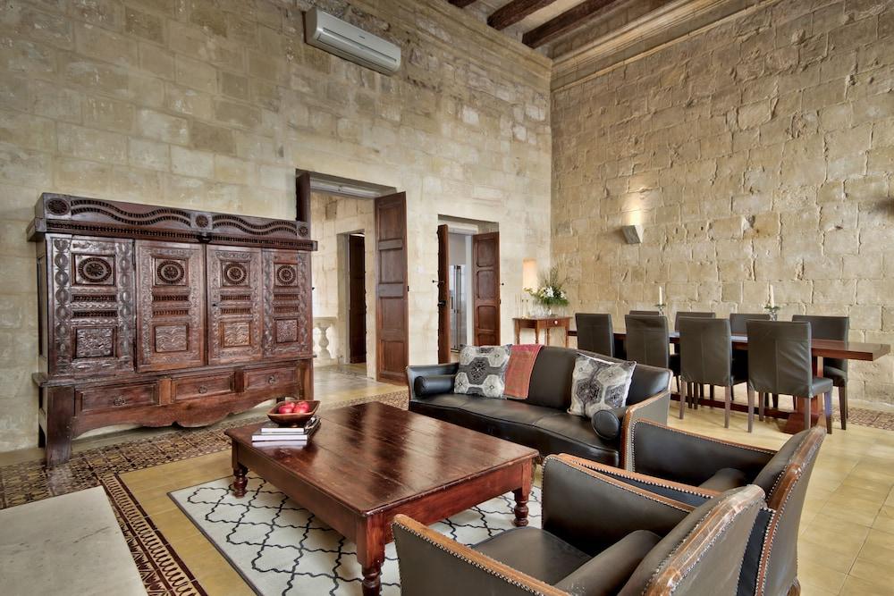 Rose of Rhodes Palazzo 2