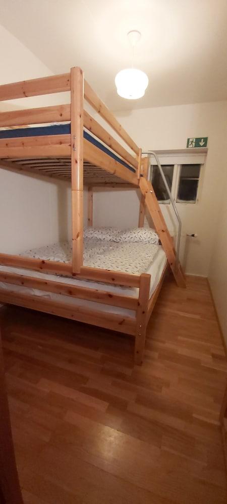 Hals Guesthouse by Engimyri 1