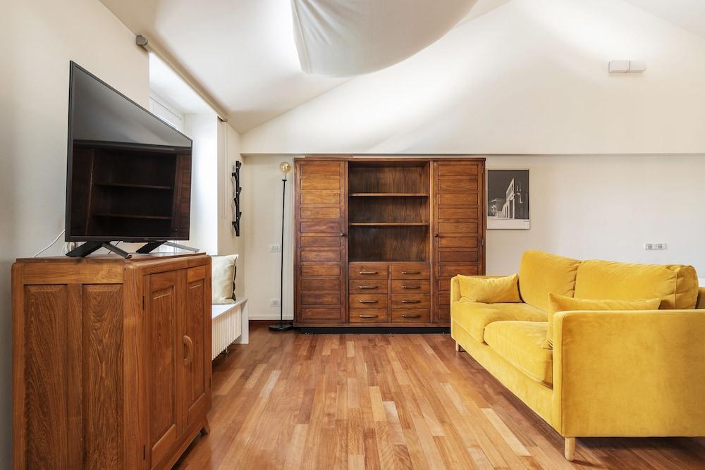 Easyhomes - Duomo View 1