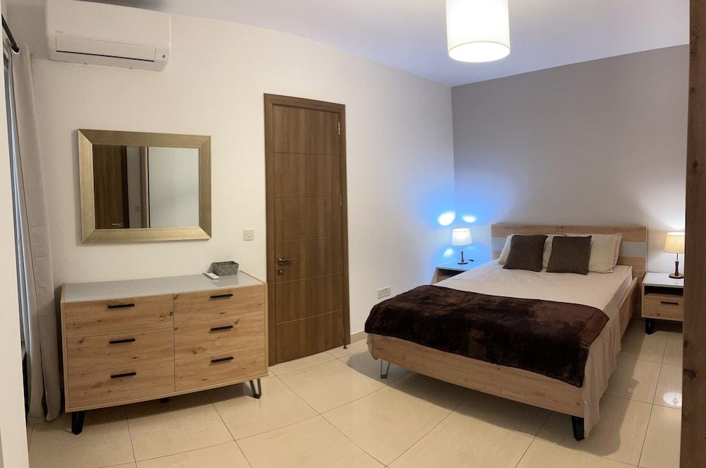 Spinola Bay 3-Double Bed Near Beach Prime Location