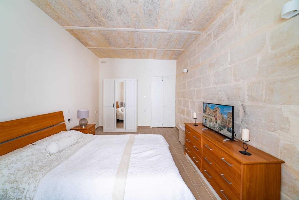 Central Valletta Townhouse-Hosted by Sweetstay 2