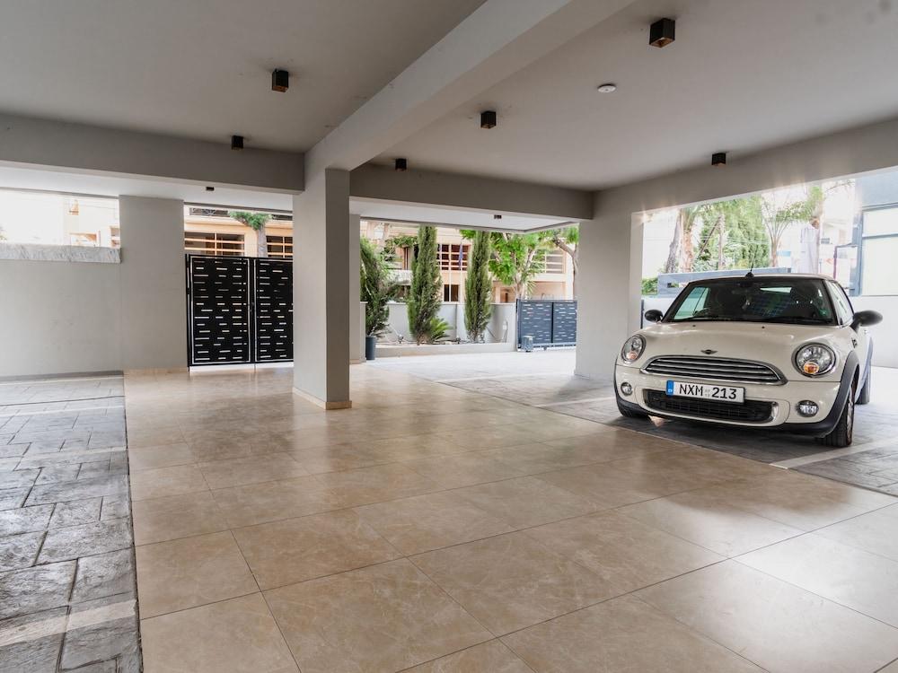 Sanders Crystal - Humble 1-Bdr Apt W Balcony 2