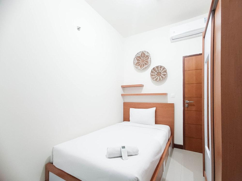 Spacious And Comfortable 3br Vida View Makassar Apartment 2