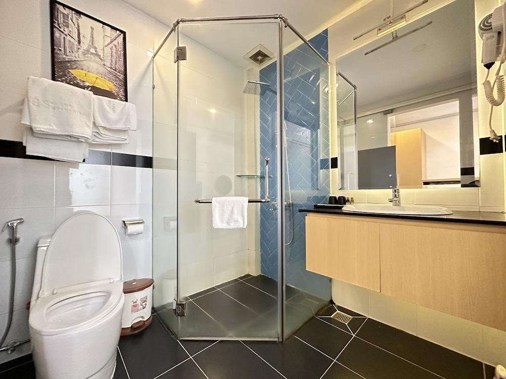 Spot on 91616 Kharisma Guest House 1