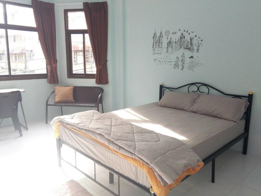 A & P House Charansanitwong