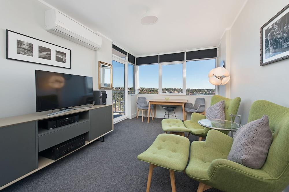 Stunning Ocean View Apartment H324