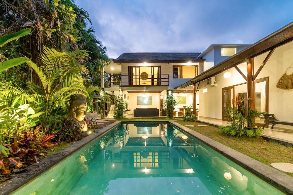 Private 7 Bedroom Near Seminyak