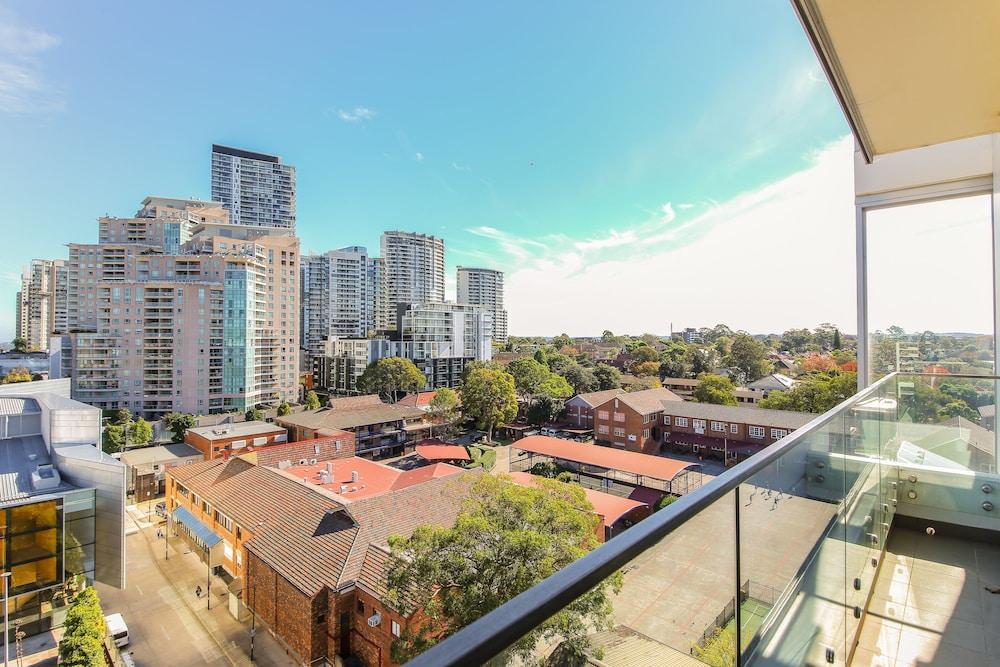 2 Bedroom Modern Apartment in Chatswood
