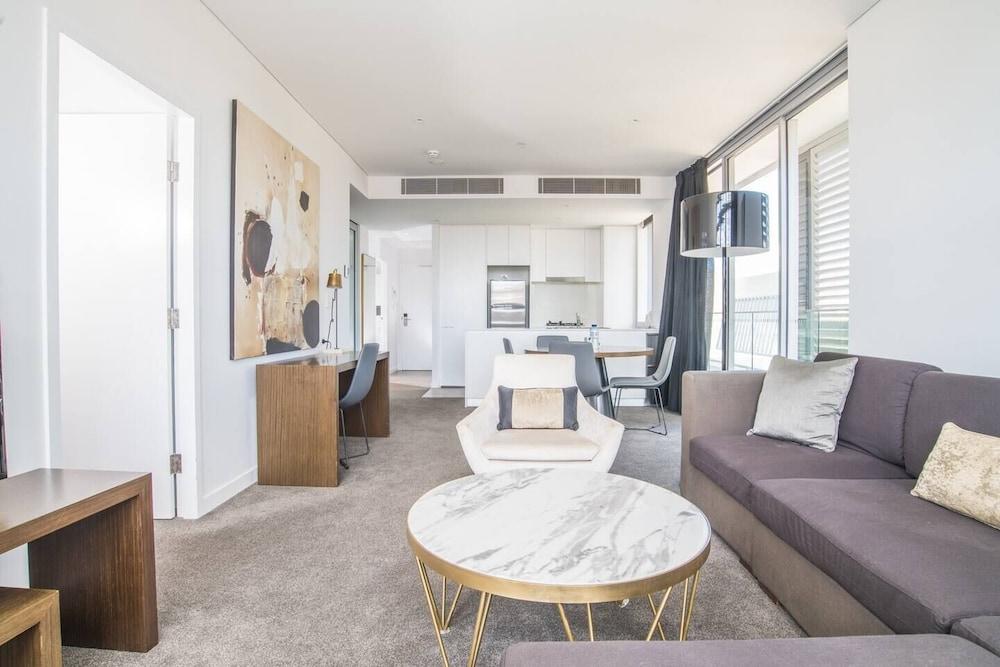 2bed Apartment! Modern Home for 4 at Chatswood
