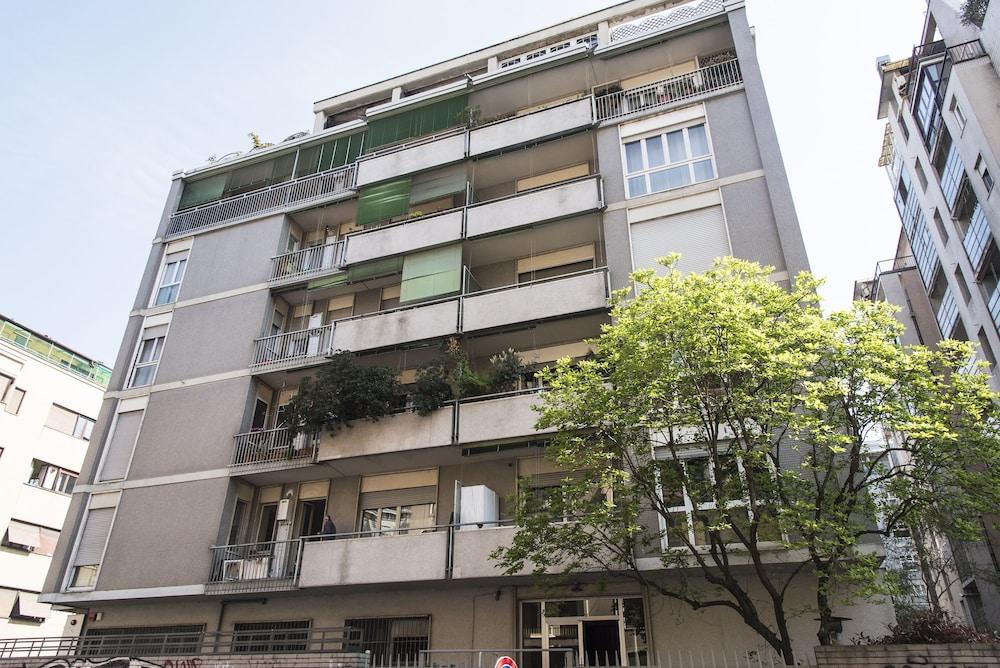 Bright Terrace Apartment in University District